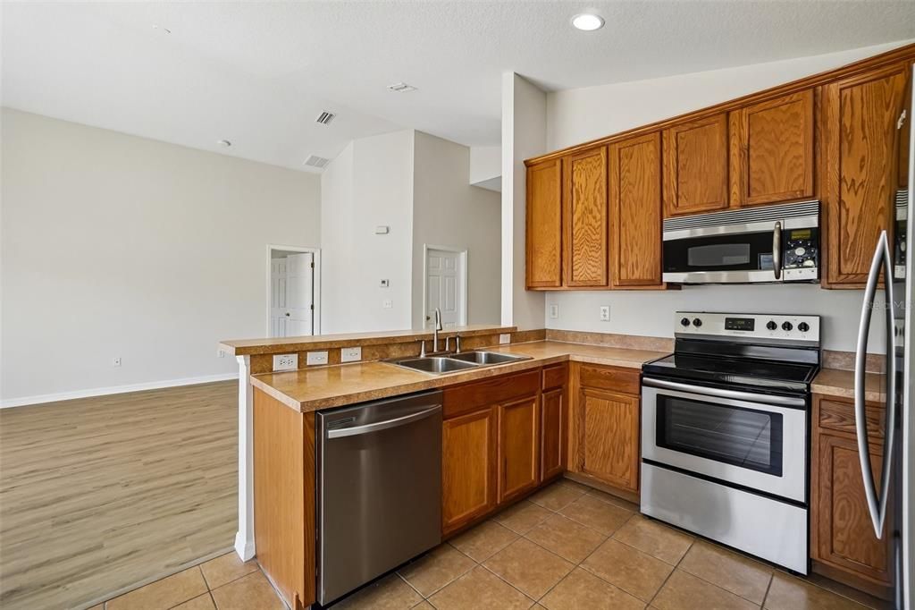 For Sale: $309,900 (3 beds, 2 baths, 1414 Square Feet)