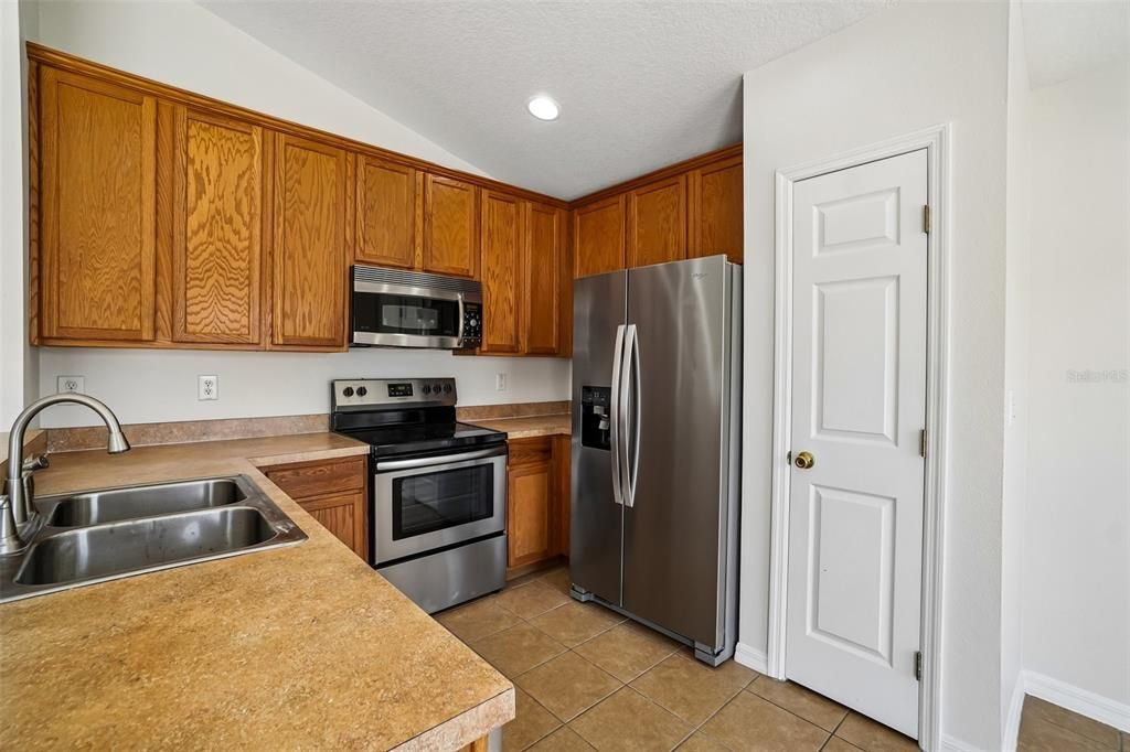 For Sale: $309,900 (3 beds, 2 baths, 1414 Square Feet)
