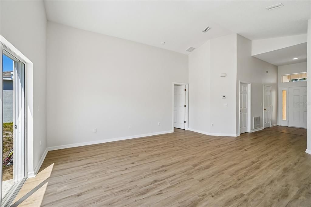 For Sale: $309,900 (3 beds, 2 baths, 1414 Square Feet)