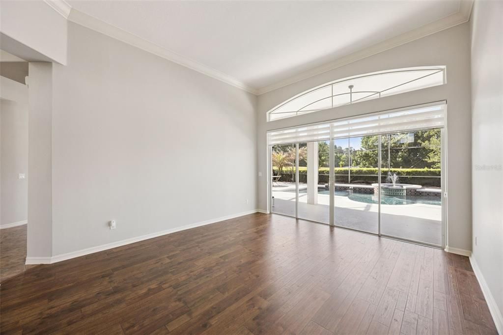Activo con contrato: $1,070,000 (5 camas, 4 baños, 4380 Pies cuadrados)