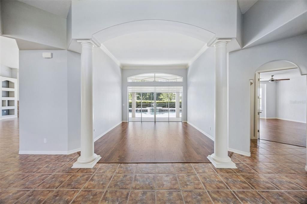 Activo con contrato: $1,070,000 (5 camas, 4 baños, 4380 Pies cuadrados)