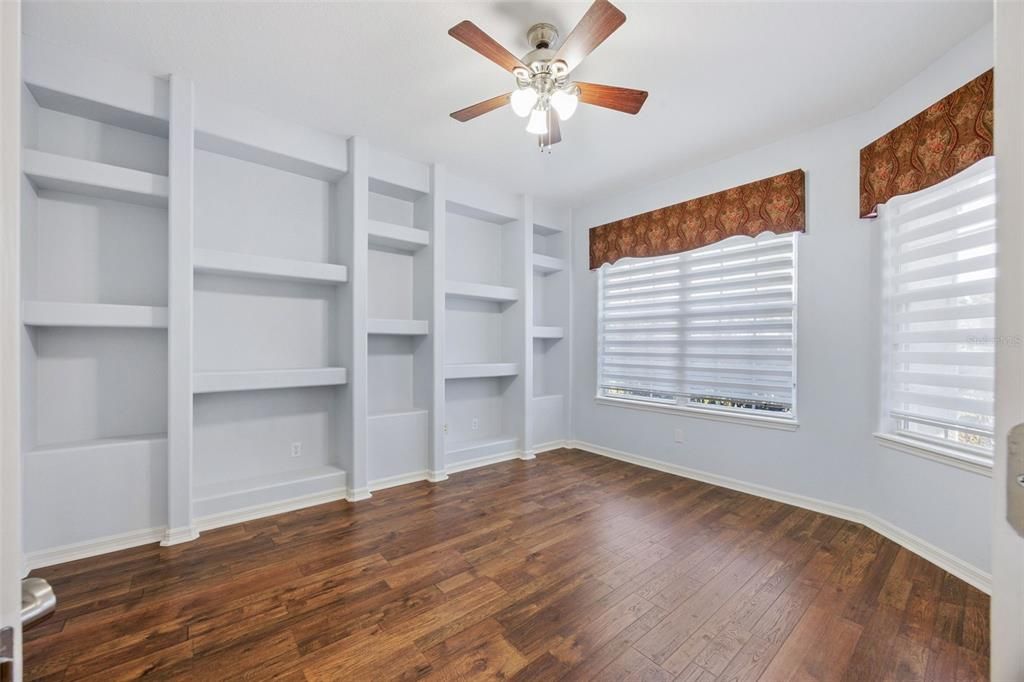 Activo con contrato: $1,070,000 (5 camas, 4 baños, 4380 Pies cuadrados)
