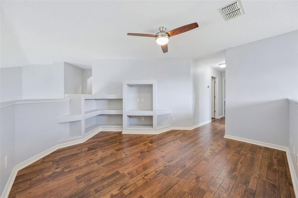 Activo con contrato: $1,070,000 (5 camas, 4 baños, 4380 Pies cuadrados)