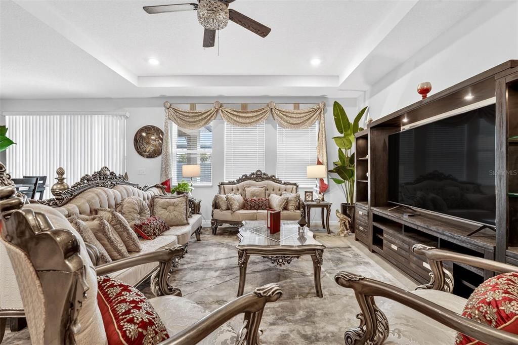 Activo con contrato: $665,000 (4 camas, 3 baños, 3360 Pies cuadrados)