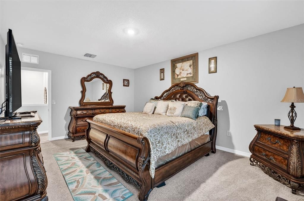 Activo con contrato: $665,000 (4 camas, 3 baños, 3360 Pies cuadrados)