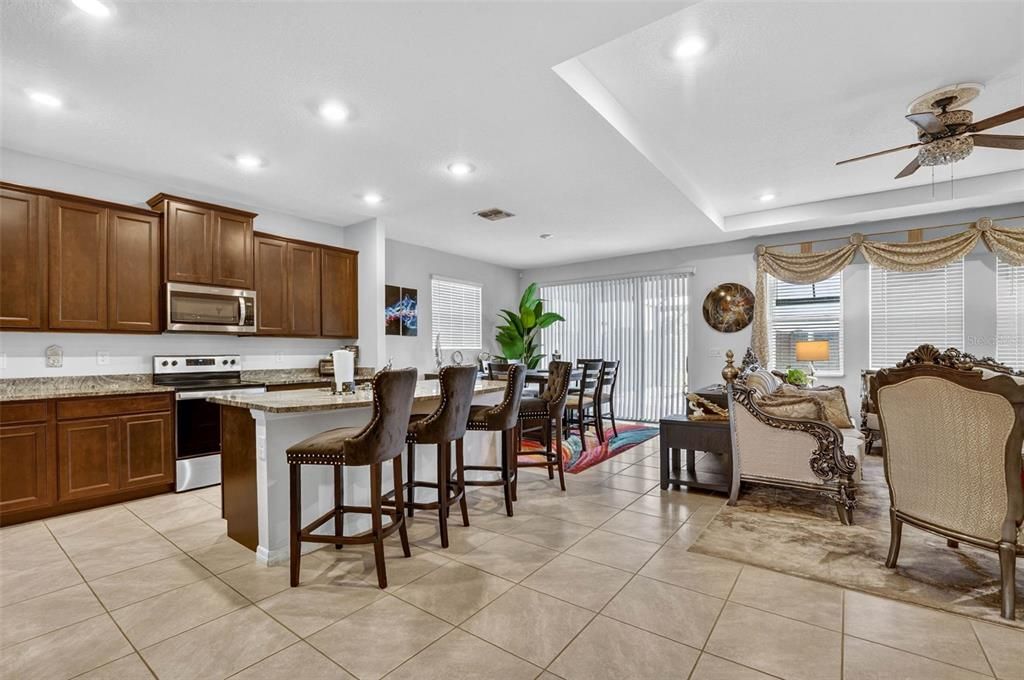 Activo con contrato: $665,000 (4 camas, 3 baños, 3360 Pies cuadrados)