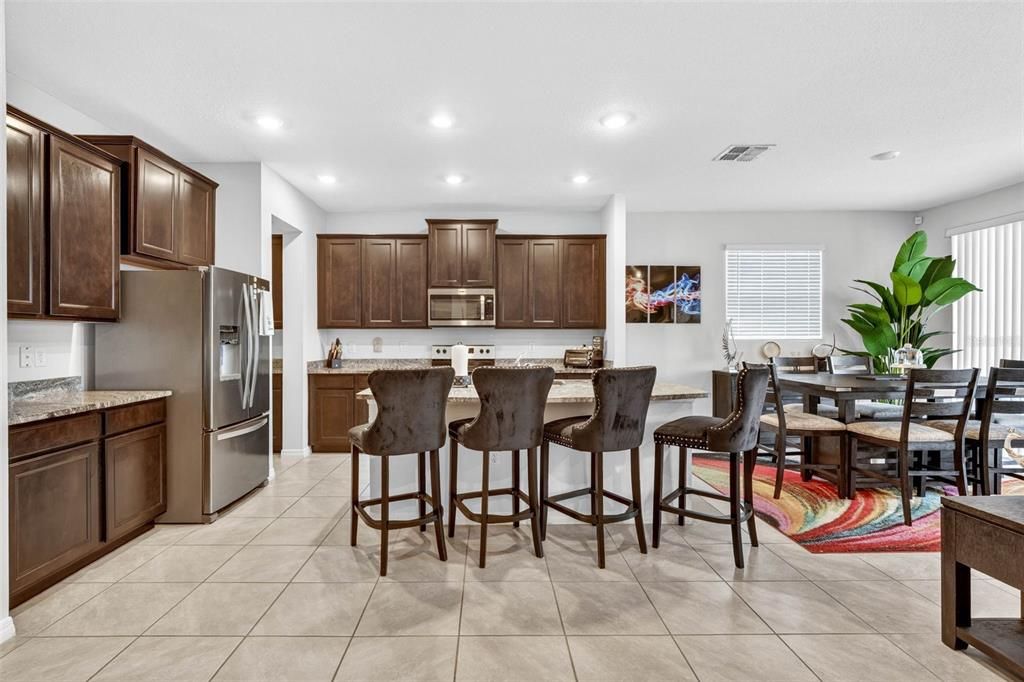 Activo con contrato: $665,000 (4 camas, 3 baños, 3360 Pies cuadrados)