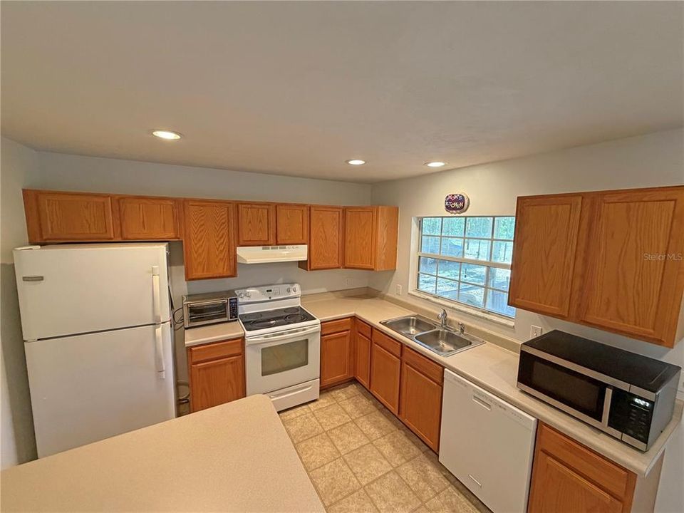 For Sale: $250,000 (3 beds, 2 baths, 1335 Square Feet)
