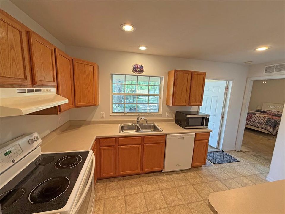For Sale: $250,000 (3 beds, 2 baths, 1335 Square Feet)
