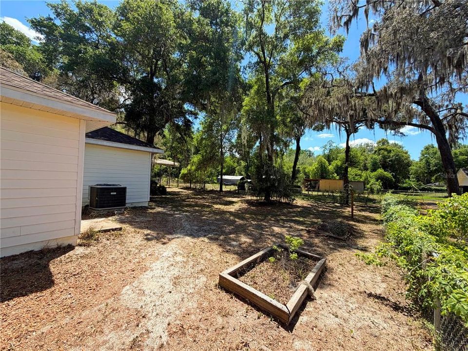 For Sale: $250,000 (3 beds, 2 baths, 1335 Square Feet)