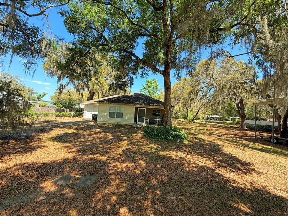 For Sale: $250,000 (3 beds, 2 baths, 1335 Square Feet)