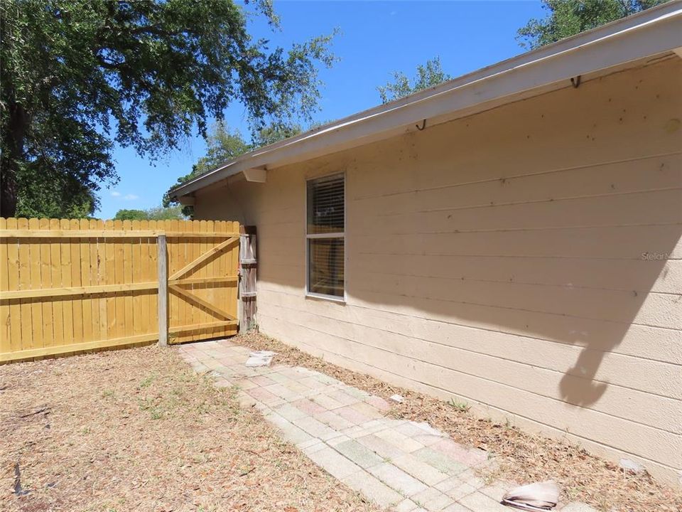 Activo con contrato: $265,000 (3 camas, 2 baños, 1185 Pies cuadrados)