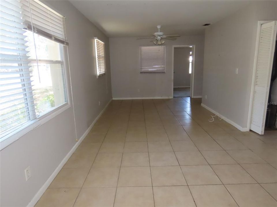 Activo con contrato: $265,000 (3 camas, 2 baños, 1185 Pies cuadrados)