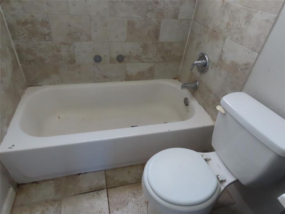 Activo con contrato: $265,000 (3 camas, 2 baños, 1185 Pies cuadrados)