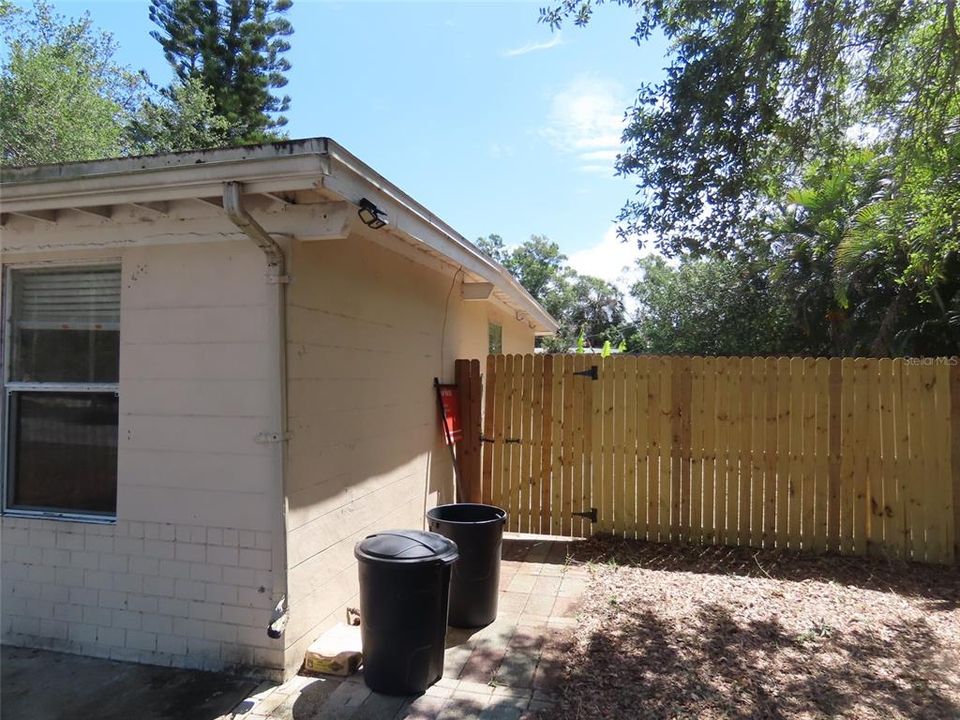 Activo con contrato: $265,000 (3 camas, 2 baños, 1185 Pies cuadrados)