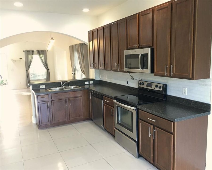 For Rent: $2,500 (3 beds, 2 baths, 1941 Square Feet)