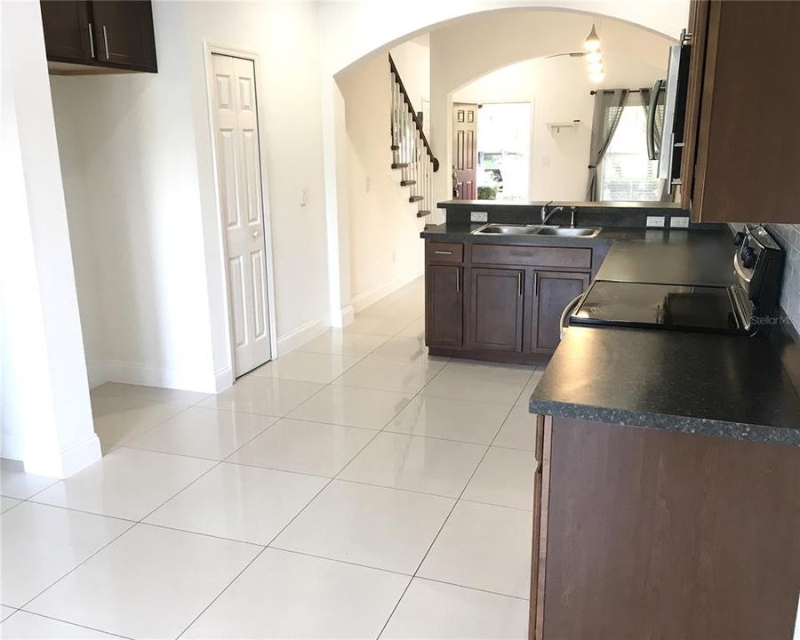 For Rent: $2,500 (3 beds, 2 baths, 1941 Square Feet)