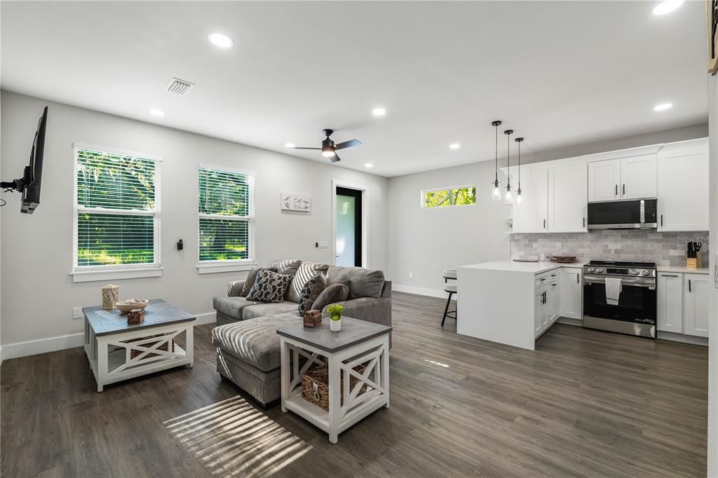 En Venta: $554,900 (4 camas, 0 baños, 2464 Pies cuadrados)
