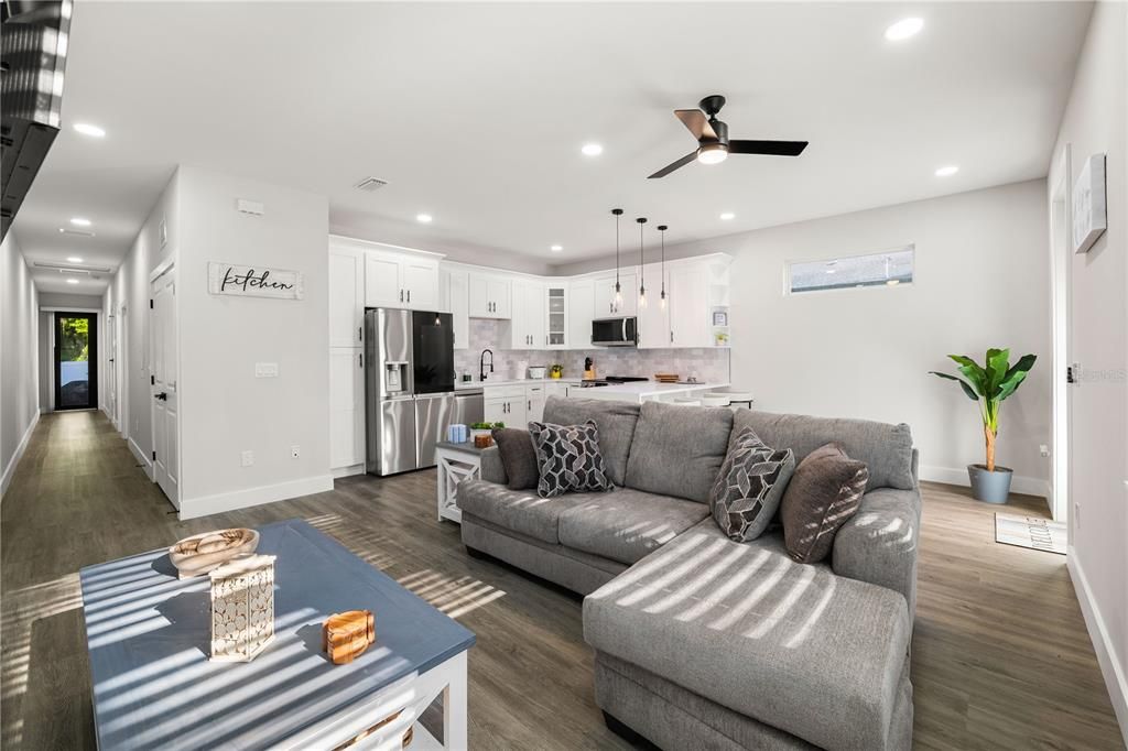 En Venta: $554,900 (4 camas, 0 baños, 2464 Pies cuadrados)