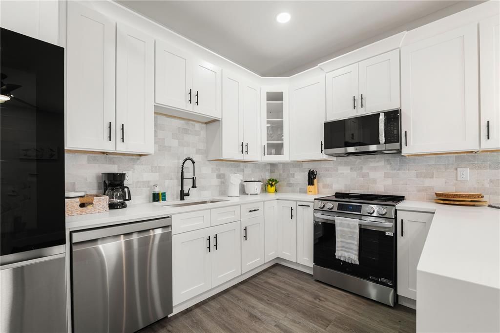 En Venta: $554,900 (4 camas, 0 baños, 2464 Pies cuadrados)