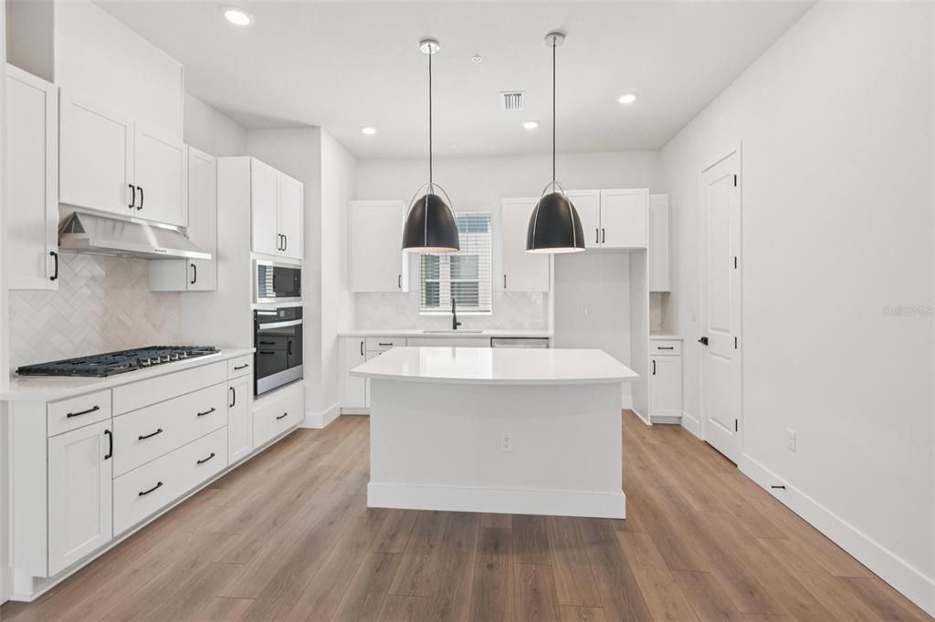 Active With Contract: $4,250 (3 beds, 3 baths, 1952 Square Feet)