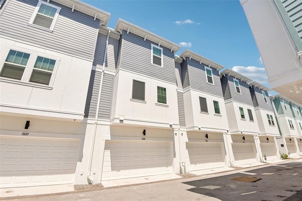 Active With Contract: $4,250 (3 beds, 3 baths, 1952 Square Feet)