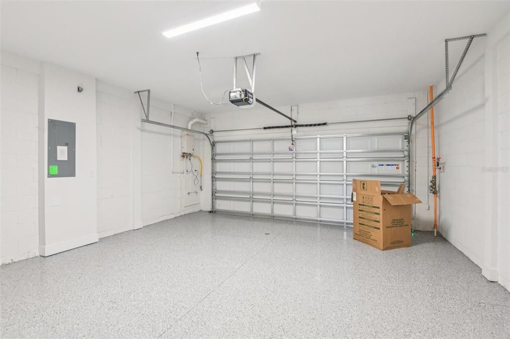 Active With Contract: $4,250 (3 beds, 3 baths, 1952 Square Feet)