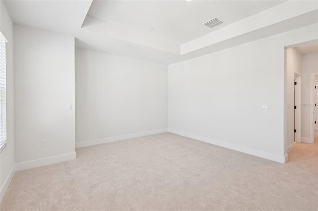 Active With Contract: $4,250 (3 beds, 3 baths, 1952 Square Feet)
