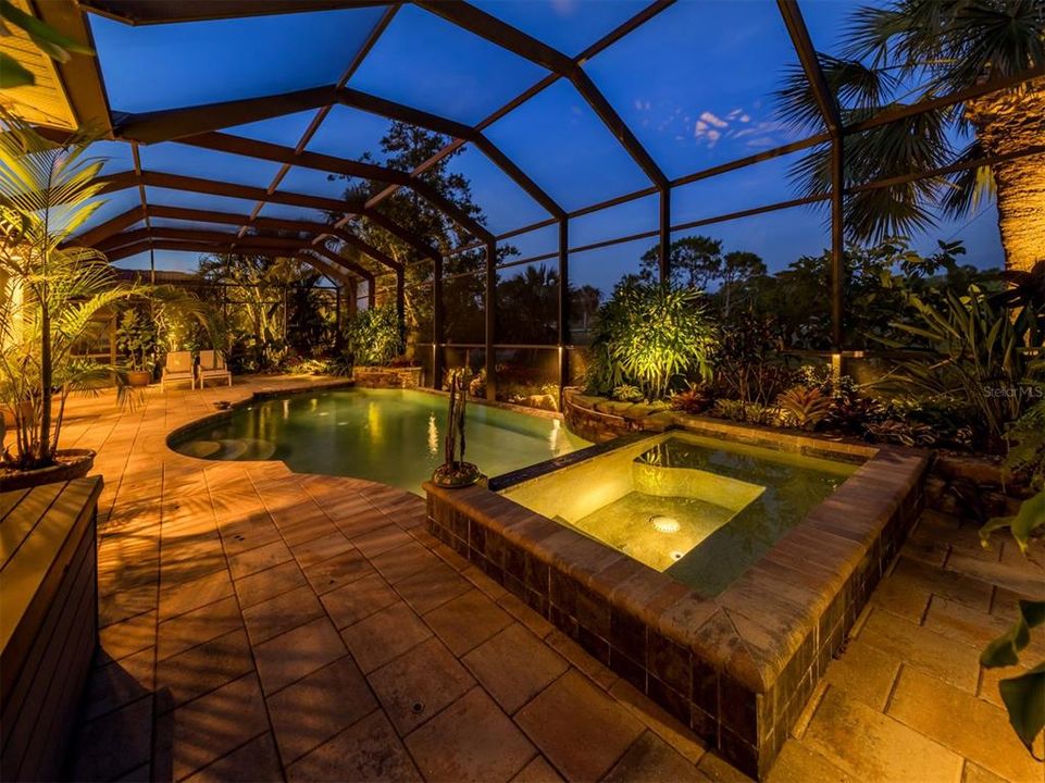 Activo con contrato: $648,000 (3 camas, 2 baños, 2262 Pies cuadrados)