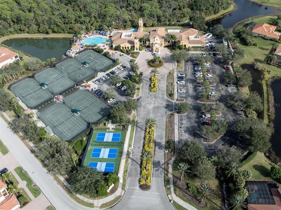 Activo con contrato: $648,000 (3 camas, 2 baños, 2262 Pies cuadrados)