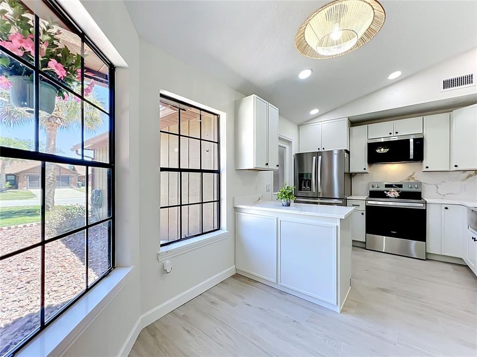 For Sale: $326,900 (2 beds, 2 baths, 1377 Square Feet)
