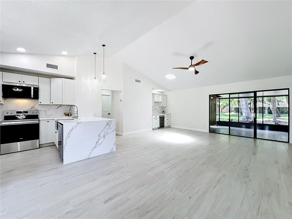 For Sale: $326,900 (2 beds, 2 baths, 1377 Square Feet)