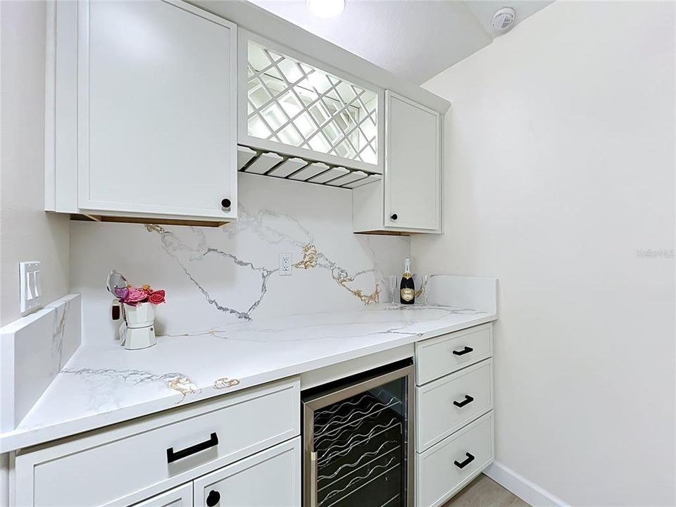 For Sale: $326,900 (2 beds, 2 baths, 1377 Square Feet)