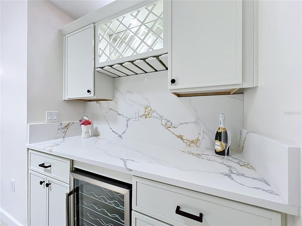 For Sale: $326,900 (2 beds, 2 baths, 1377 Square Feet)