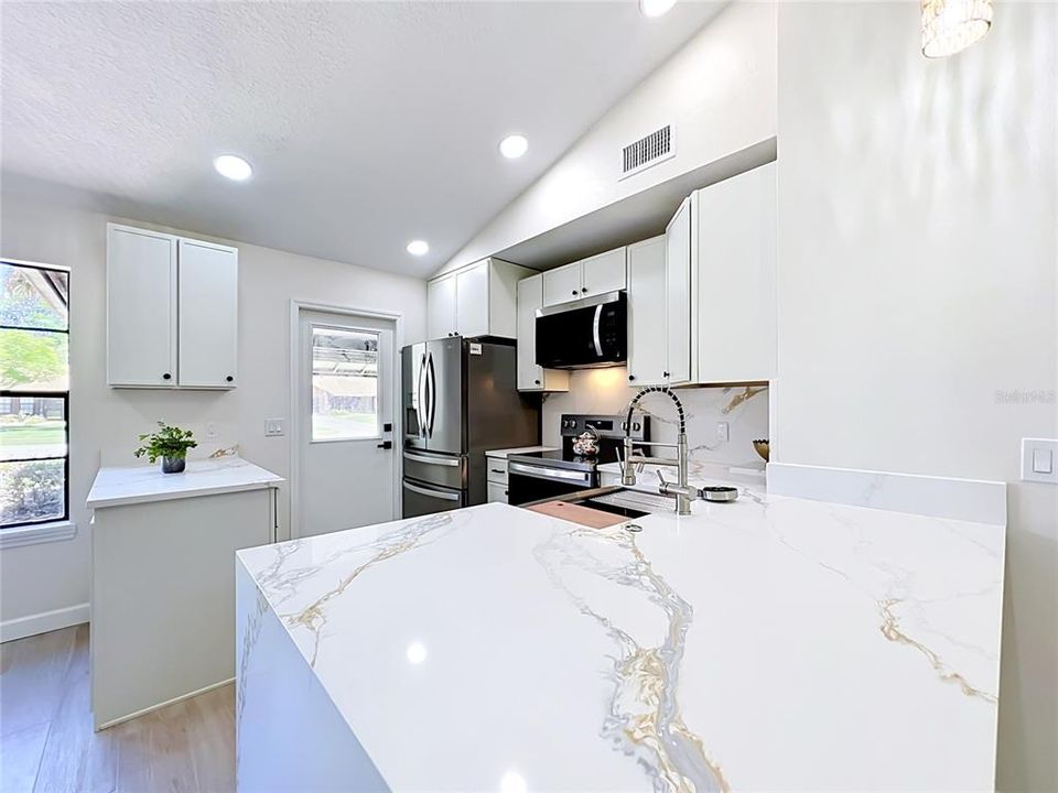 For Sale: $326,900 (2 beds, 2 baths, 1377 Square Feet)