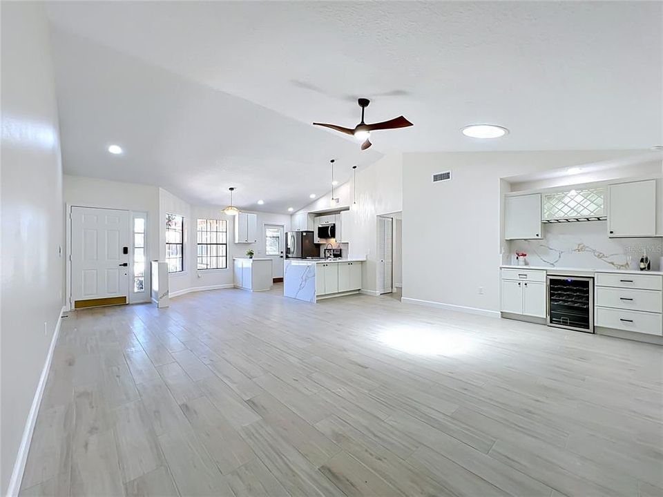 For Sale: $326,900 (2 beds, 2 baths, 1377 Square Feet)