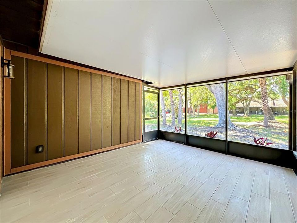 For Sale: $326,900 (2 beds, 2 baths, 1377 Square Feet)