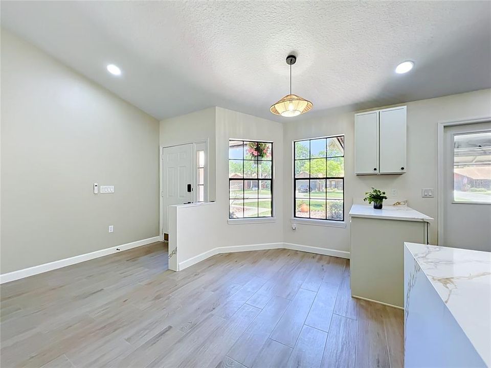 For Sale: $326,900 (2 beds, 2 baths, 1377 Square Feet)