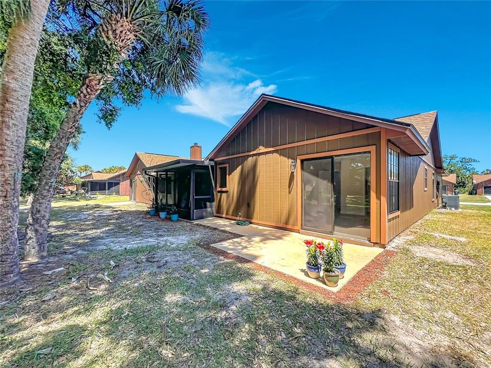 For Sale: $326,900 (2 beds, 2 baths, 1377 Square Feet)