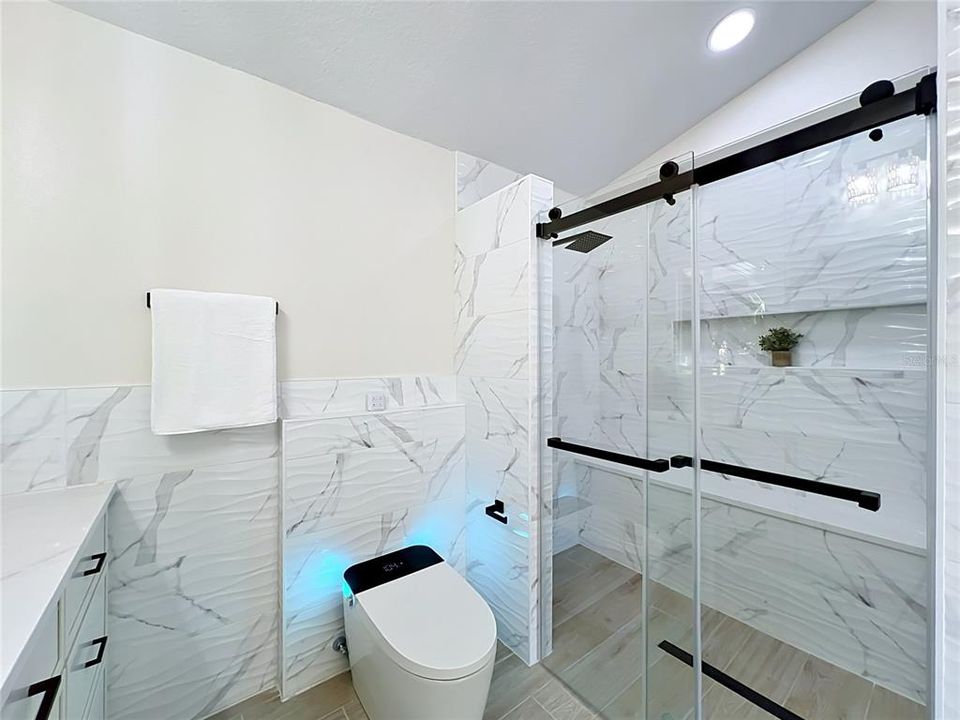 For Sale: $326,900 (2 beds, 2 baths, 1377 Square Feet)