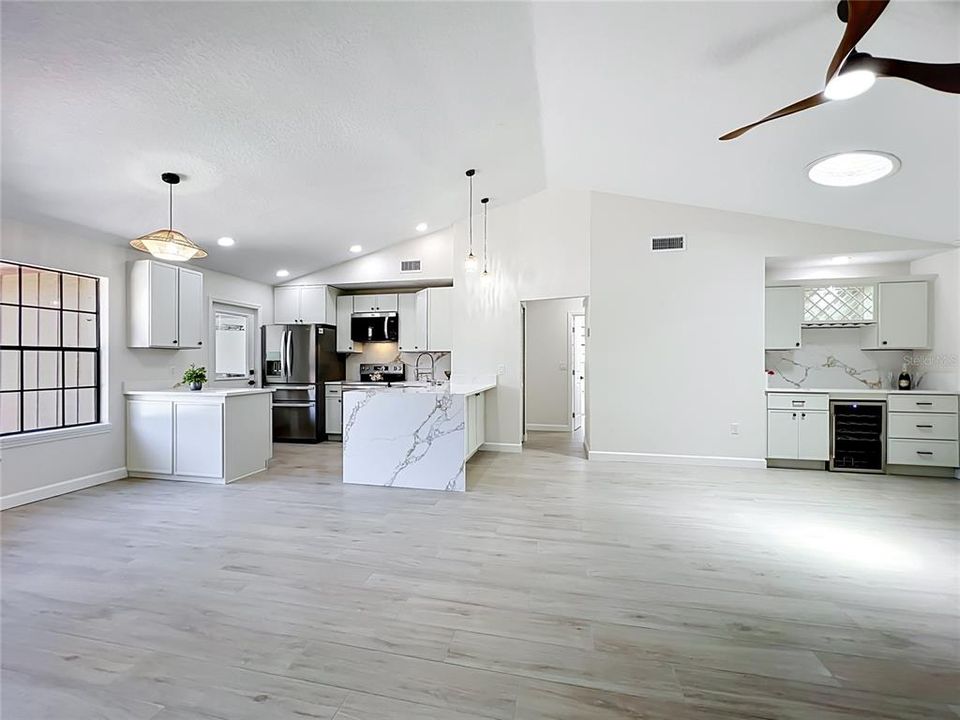 For Sale: $326,900 (2 beds, 2 baths, 1377 Square Feet)