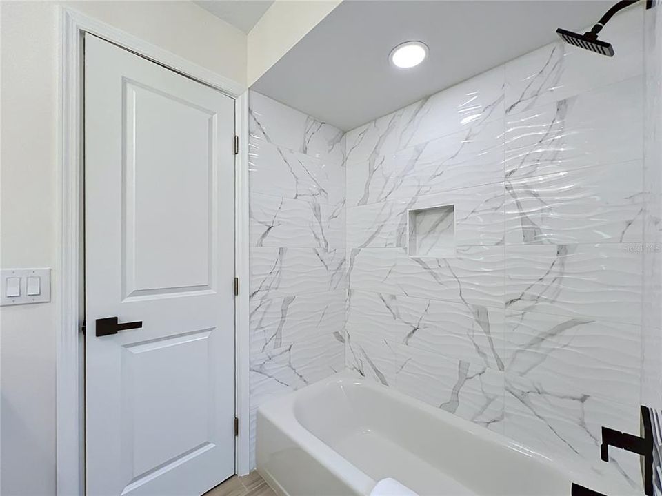 For Sale: $326,900 (2 beds, 2 baths, 1377 Square Feet)