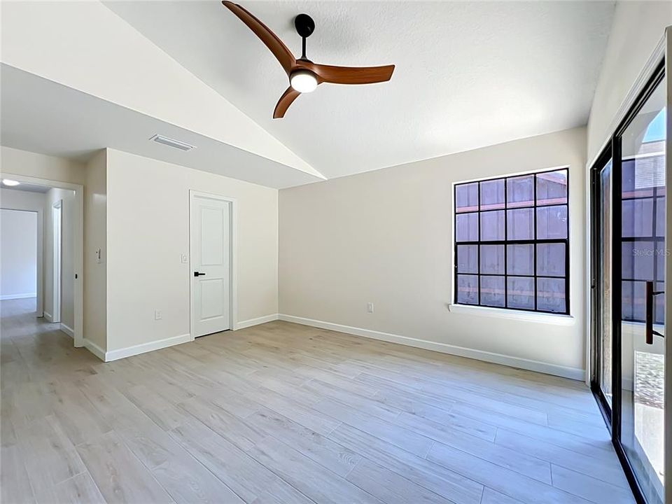 For Sale: $326,900 (2 beds, 2 baths, 1377 Square Feet)