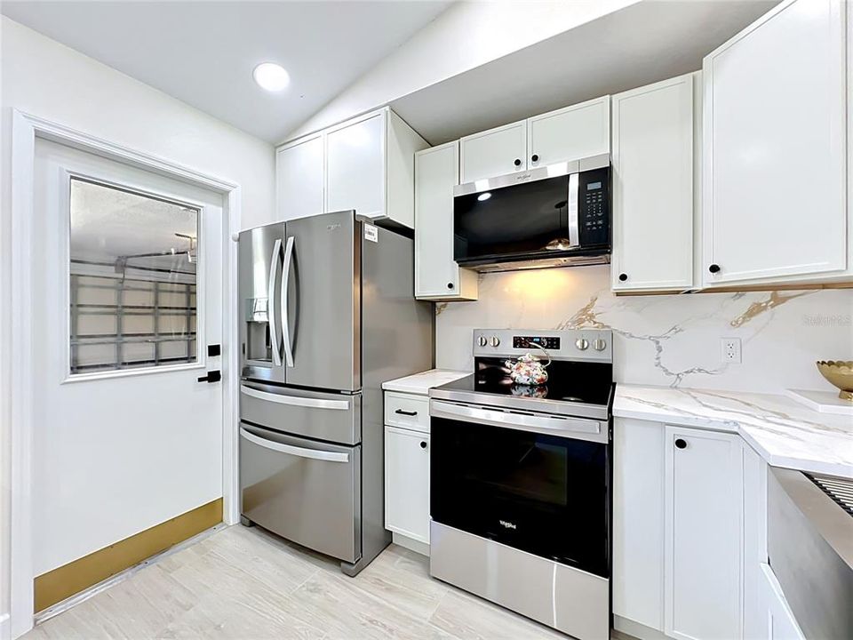 For Sale: $326,900 (2 beds, 2 baths, 1377 Square Feet)