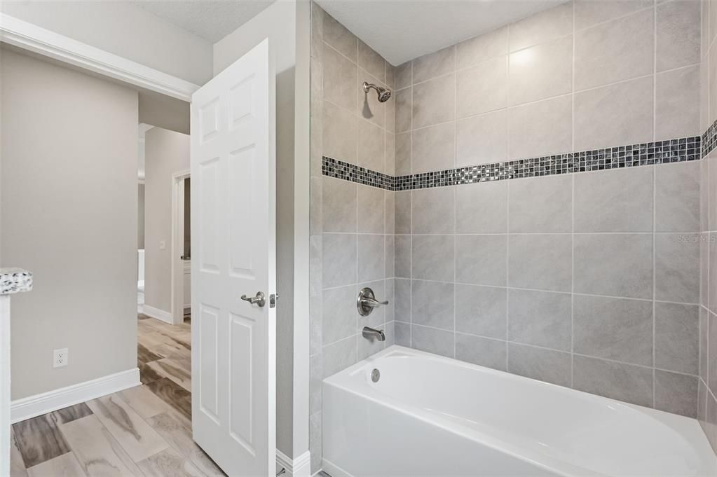 На продажу: $375,000 (3 спален, 2 ванн, 1796 Квадратных фут)