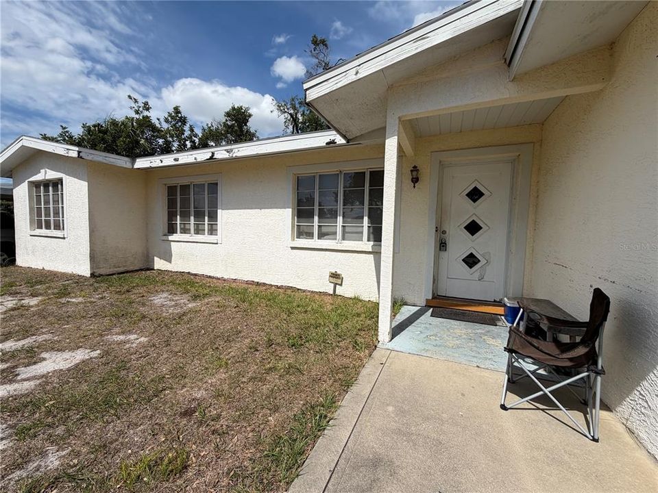 Activo con contrato: $299,000 (4 camas, 2 baños, 1566 Pies cuadrados)