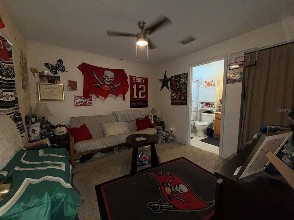 Activo con contrato: $299,000 (4 camas, 2 baños, 1566 Pies cuadrados)