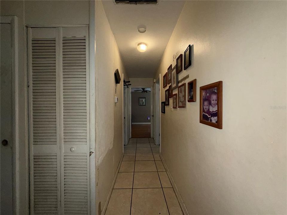 Activo con contrato: $299,000 (4 camas, 2 baños, 1566 Pies cuadrados)