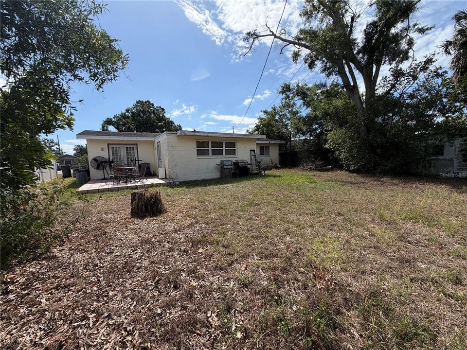Activo con contrato: $299,000 (4 camas, 2 baños, 1566 Pies cuadrados)