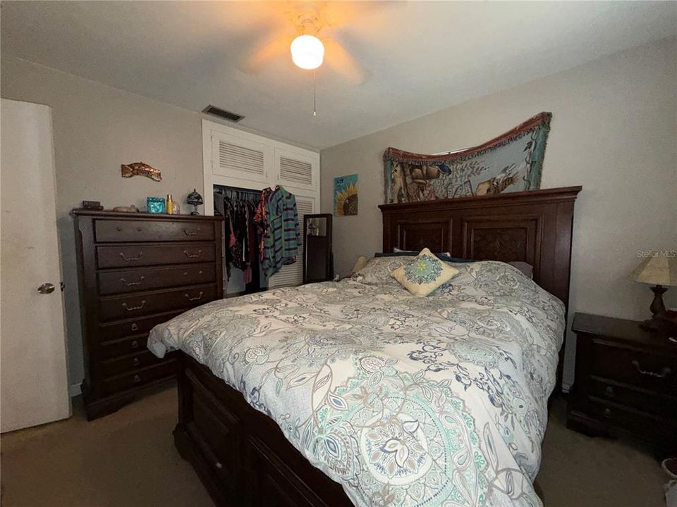 Activo con contrato: $299,000 (4 camas, 2 baños, 1566 Pies cuadrados)